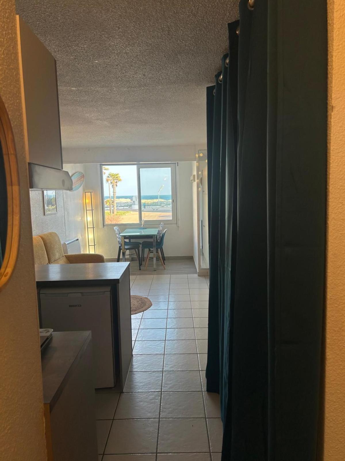 Front De Apartment *